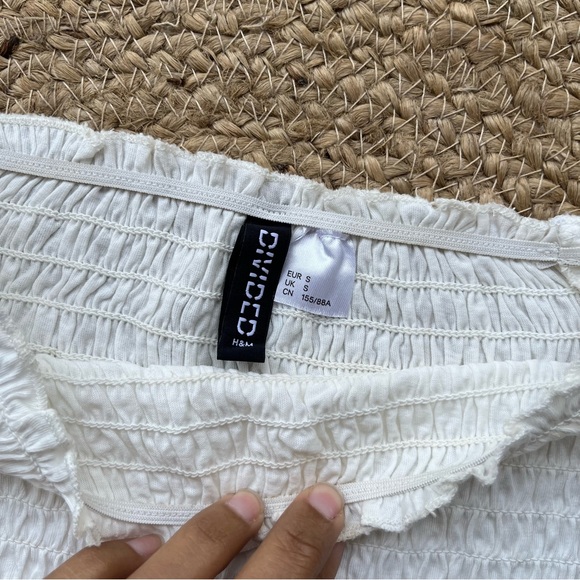SOLD ❌NWOT H&M white smocked off-shoulder crop top - Picture 5 of 6